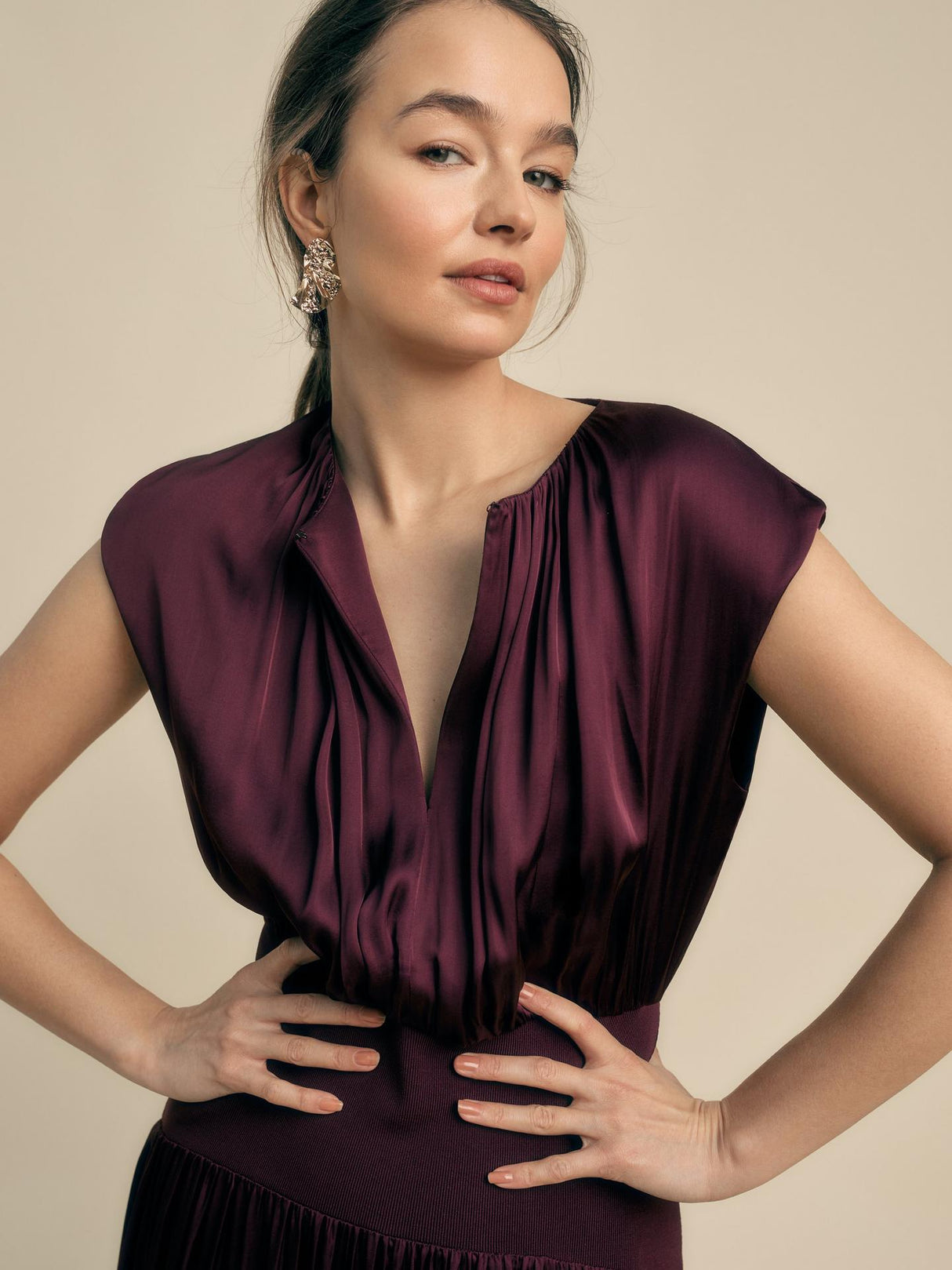 FLORERE Pleated A-Line Sleeveless Midi Womens Dress - Burgundy - Size 8