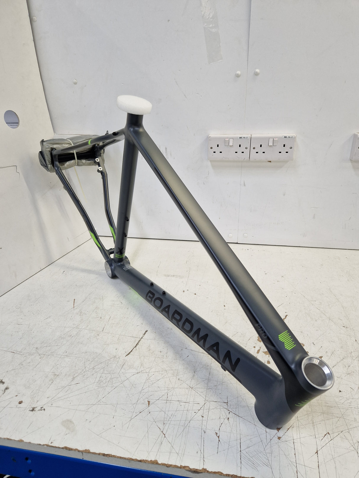 Boardman HYB Pro 2017 Hybrid Bike Lightweight Alloy Frame Only 54cm - Grey