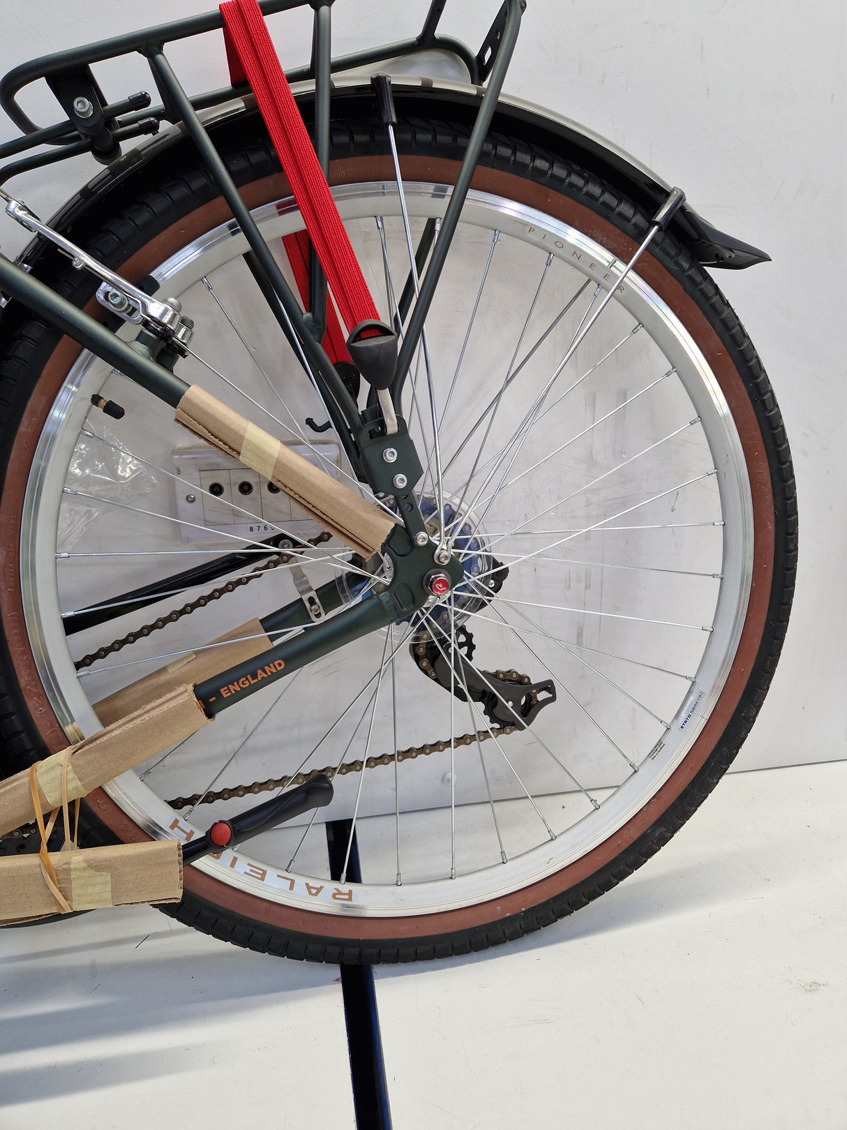 Raleigh Pioneer Trail Crossbar 21-Speed Grey/Green Hybrid Bike - Large 20''