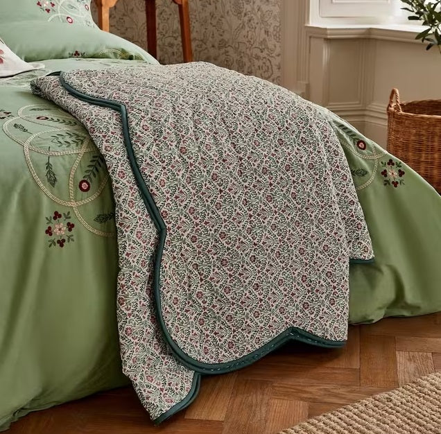 Morris & Co. Scallop Embroidered & Quilted Cotton Throw 220 x 170cm - Green - Kazoop 