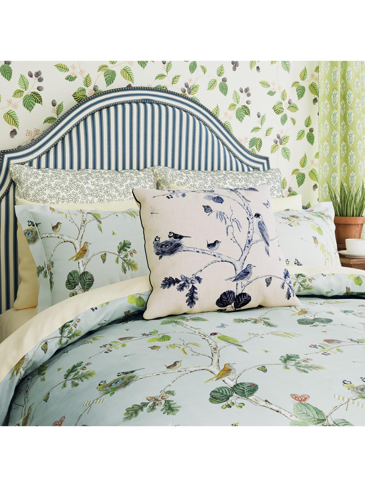 Sanderson Wood 200 Thread count Floral Cotton Double Duvet Cover Set Multi - Kazoop 