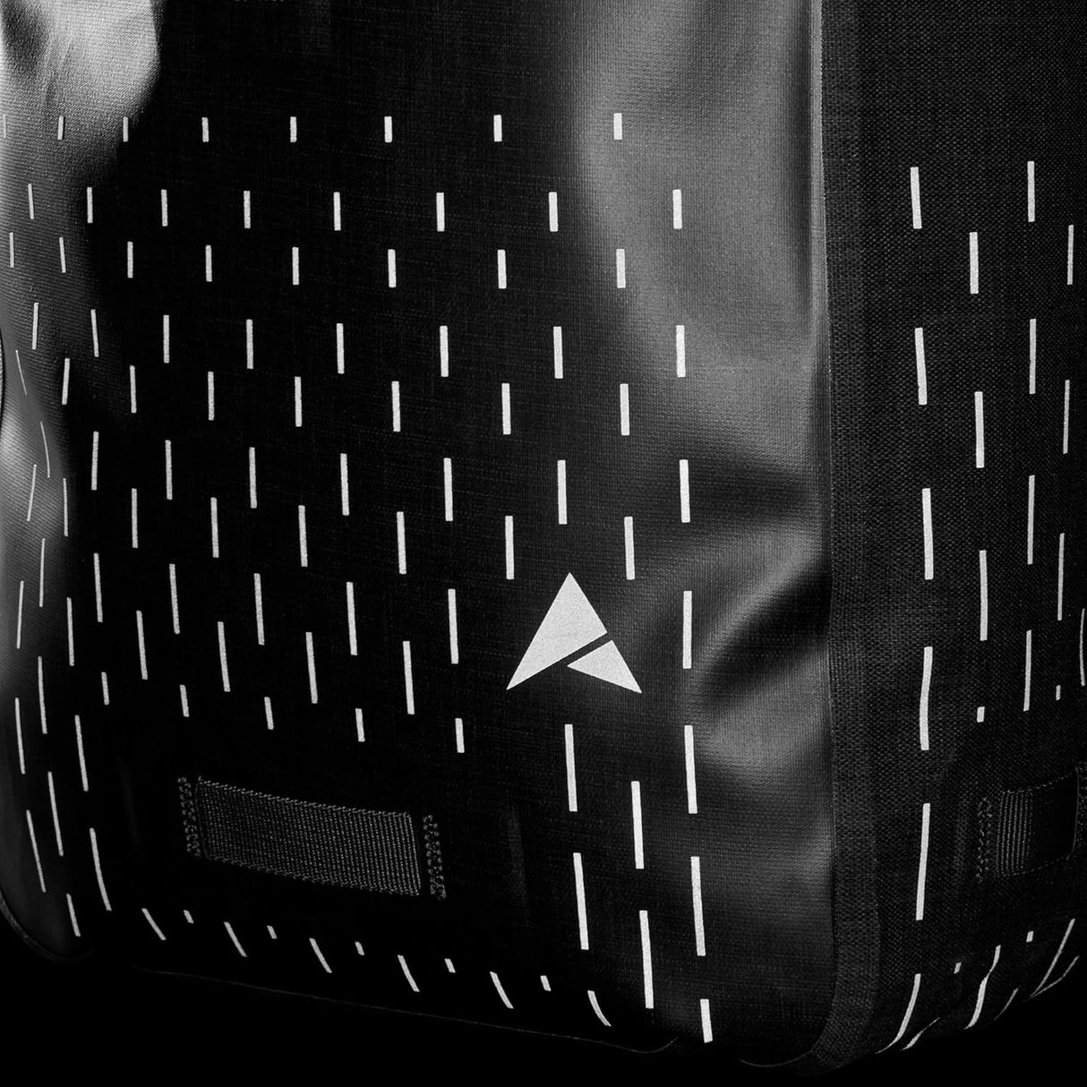 Altura Thunderstorm City 20 2021 Waterproof Cycling 20L Backpack - Black