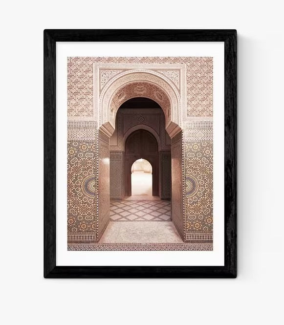 EAST END PRINTS Sisi & Seb In The Desert Framed Print 83x63cm - Black Frame