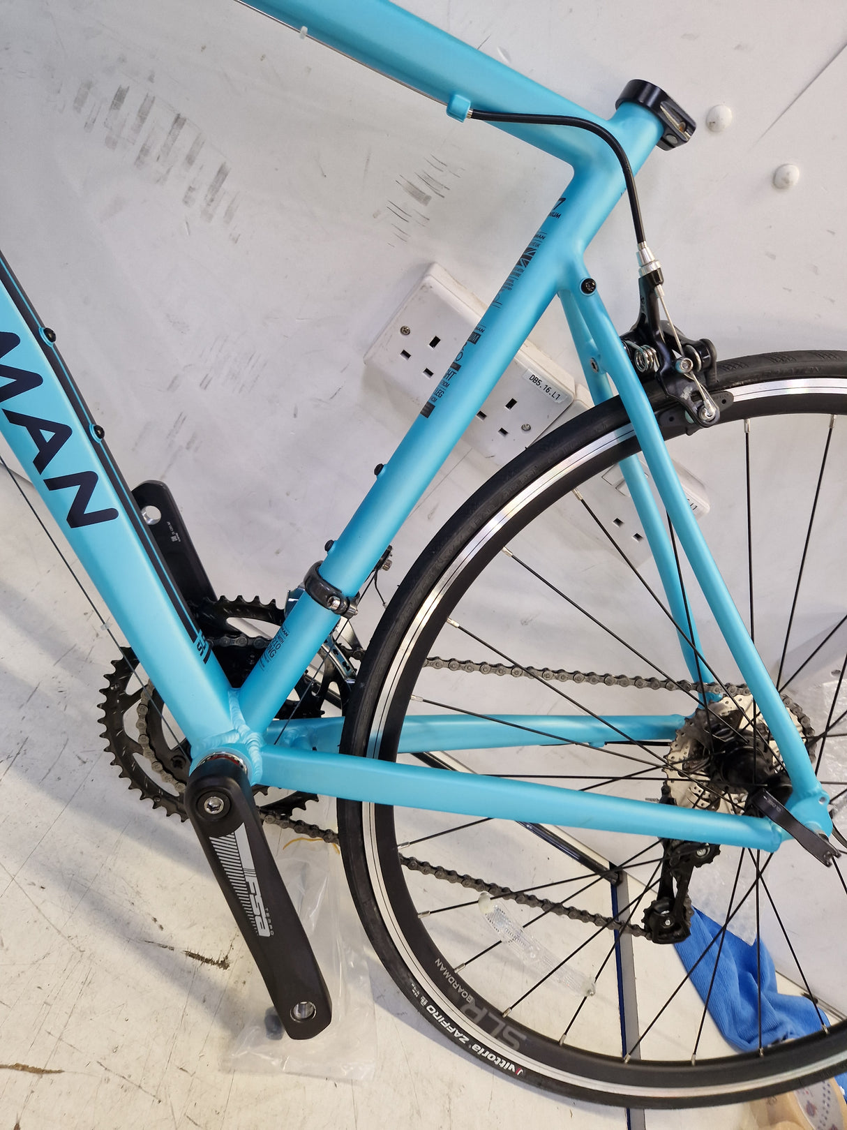 Boardman SLR 8.6 Womens 16-Speed Road Racing Bike - Blue - Medium Frame