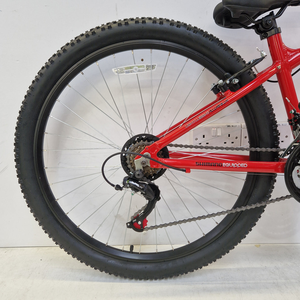 Apollo Phaze Mens 18-Speed V-Brake Mountain Bike - 14'' Small Frame - Red
