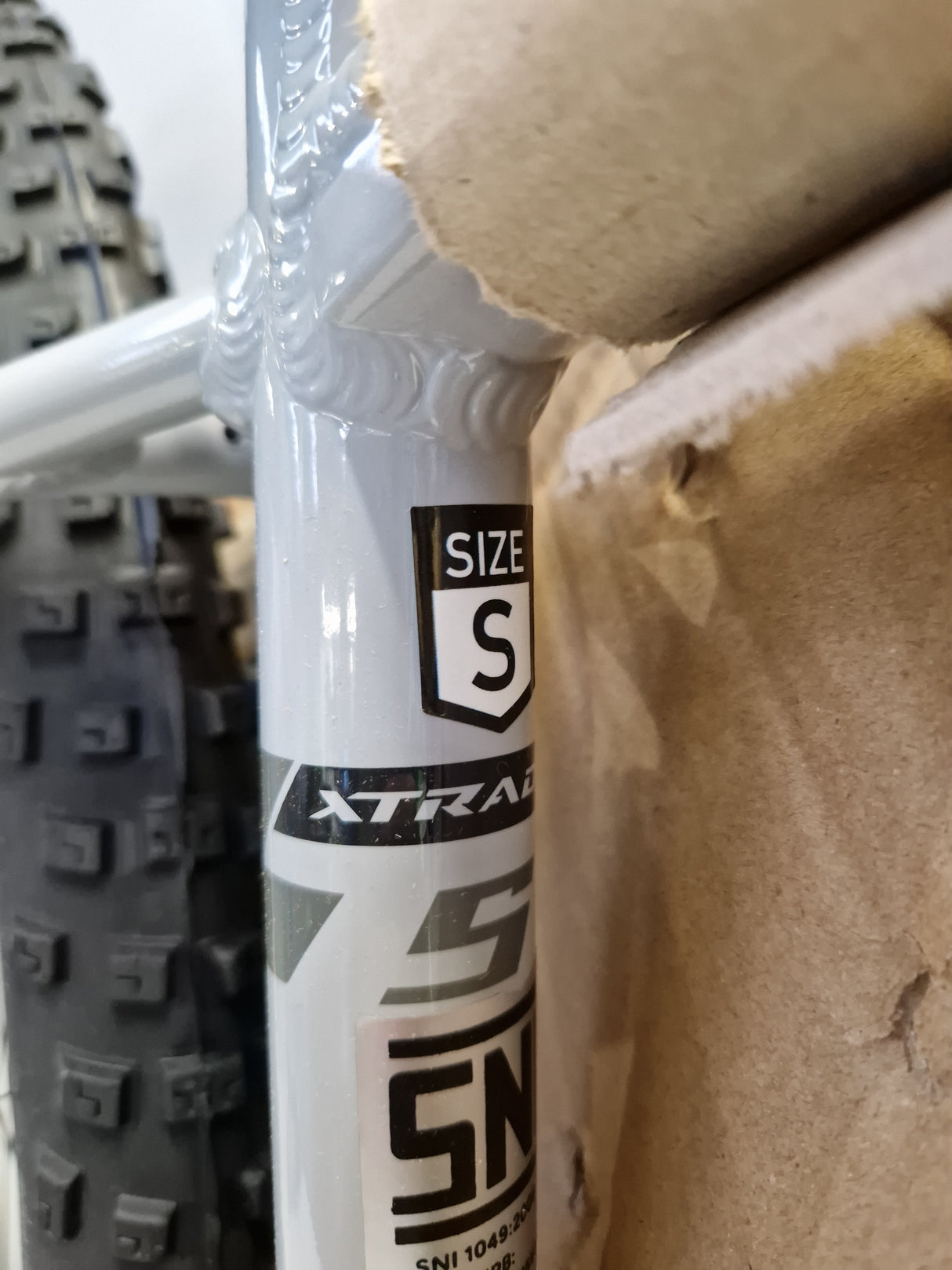 Polygon Xtrada 5 27.5" Wheel Unisex Mountain Bikes - Grey/Red - Small Frame