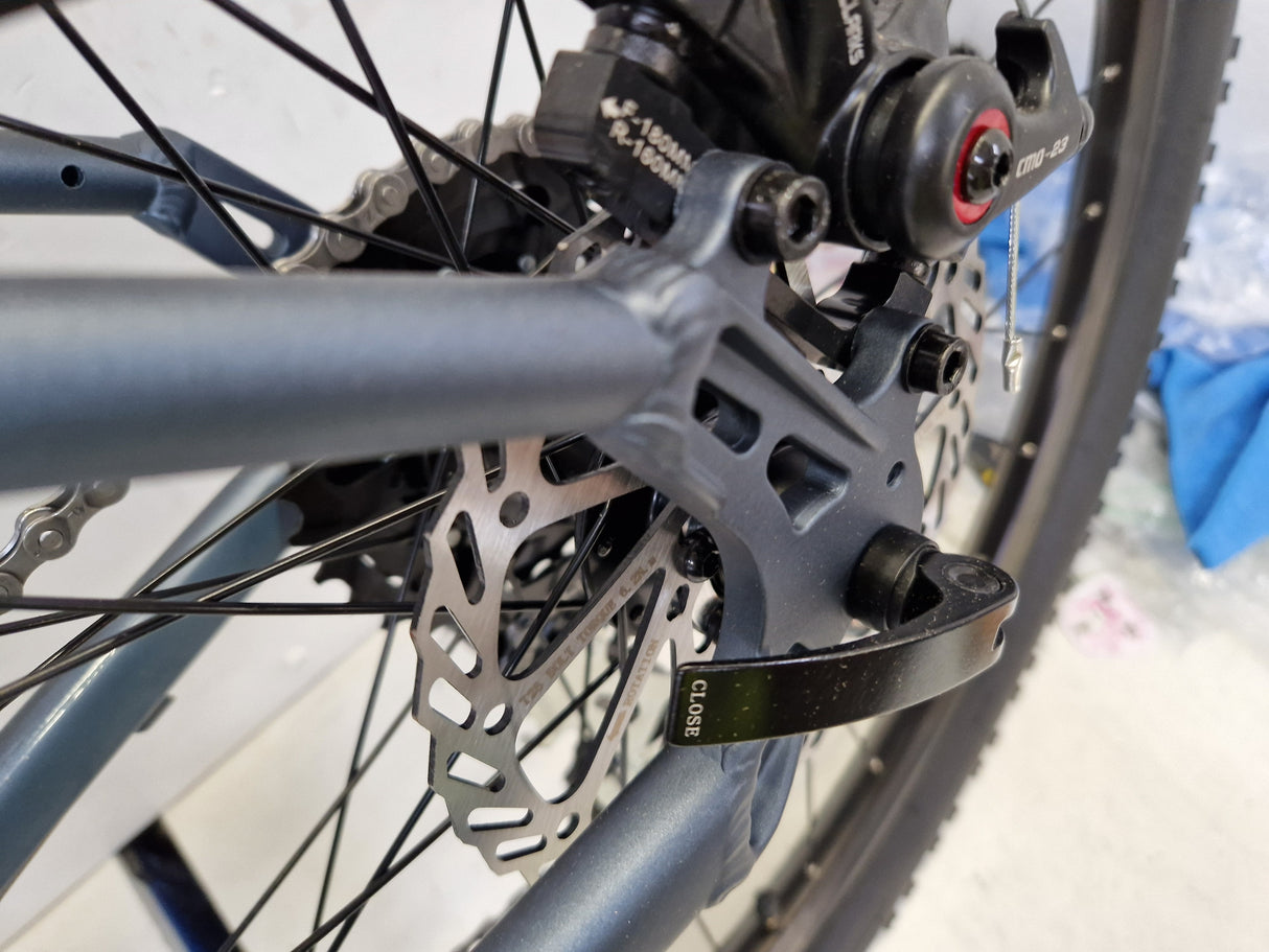 Carrera Vengeance Womens 16-Gears Alloy Mountain Bike - Grey - 16" Medium