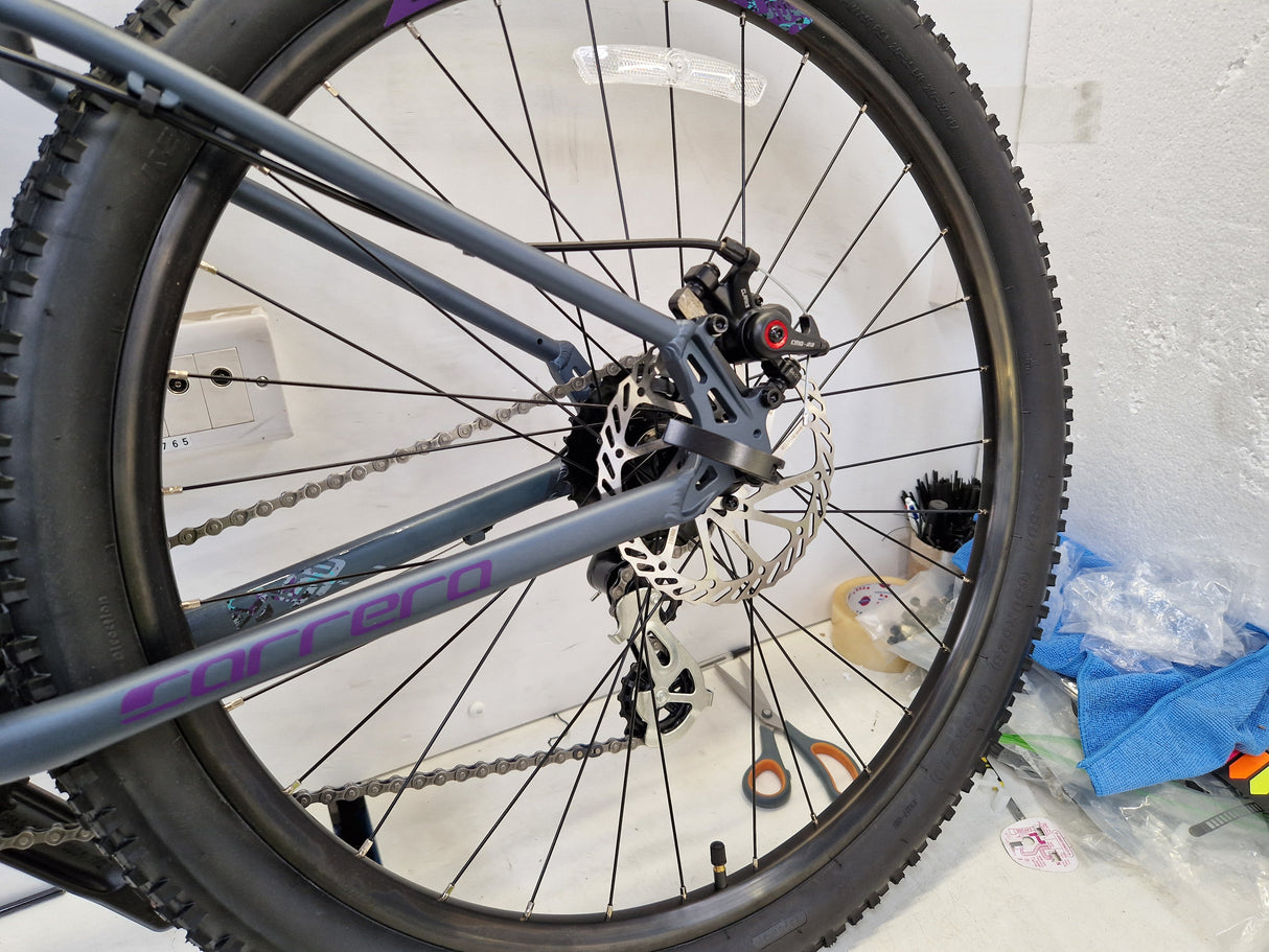 Carrera Vengeance Womens 16-Gears Alloy Mountain Bike - Grey - 16" Medium